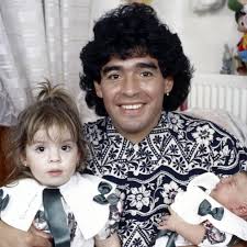 Bestatter macht foto mit maradonas leiche. 19 Jahriger Argentinier Angeblicher Maradona Sohn Will Leiche Ausgraben Lassen Svz De