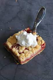 Rhabarber schmeckt einfach nach frühling. Rhubarb Shortbread Streusel Bars Bake To The Roots