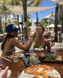 Pin By Julia Proc On Friendss In 2020 Friend Photoshoot Best Friend Pictures Summer Aesthetic