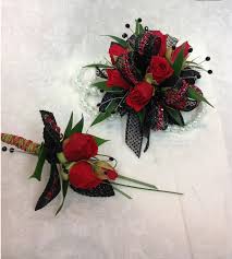 Corsages Prom 17 Corsages With Special Price In 2020 Homecoming Flowers Corsage Prom Prom Flowers