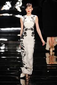 Black And White Fashion Show The Runway S Best Black White Fashion Week Dresses Fashion High Fashion Dresses
