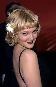 Capelli e trucco di Drew Barrymore negli anni '90 : r/popculturechat