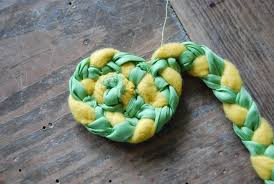 Die größe des teppichs hängt von der größe und der anzahl der hemden ab. Ein Teppich Aus Stoffresten Bernina Blog