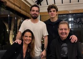Filho de Faustão revela rotina do apresentador, longe da TV há 3 anos