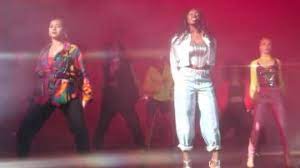 Sie wollte ursprünglich in der modebranche arbeiten, hat dennoch nach einiger zeit ihr studium abgebrochen, um sich ihrer karriere als sängerin zu widmen. Aya Nakamura 40 Clip Officiel Clothes Outfits Brands Style And Looks Spotern