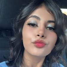 Dinora Martinez's Instagram, Twitter & Facebook