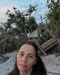 I could not make this up. I'm writing my first #horror play while the sole  occupant of a water to water property