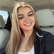 Abby Kiser's Instagram, Twitter & Facebook