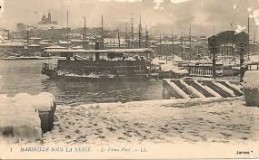 Le Vieux Port Sous La Neige Vieux Port Marseille Image De Marseille