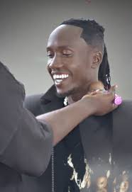 Romenam, a super gifted Zambian rapper comes through with a track dotted  "Sungayende". The certified club anthem brings the party scene to life with  it's dance vibes.