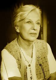 CONTESTO A QUIENES PREGUNTAN ACERCA DE LA ACTRIZ Y PROFESORA DE TEATRO  AMALIA PÉREZ DÍAZ.** **Amalia Pérez Díaz, cuyo verdadero nombre era Amalia  Muñoz, nació en Valparaíso, ciudad portuaria de la