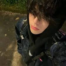 ISTRI_KECIL_MILIK_CEO_DINGIN #PART_33 Anna merasa senang karena Devan mau  memberinya uang dan Anna mengambil uang secukupnya saja, lalu ia segera  mengembalikan dompet itu kepada Devan. "Ini Kak, Terima kasih ya," ucap  Anna dengan