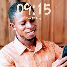 Many people have been talking about "Akon going shirtless" during his live  performance in PNG. There are good number of reasons why music artists  often remove their shirts while performing