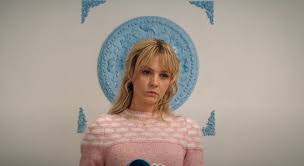 A young woman, traumatized by a tragic event in her past, seeks out vengeance against those who crossed her девушка, подающая надежды. Promising Young Woman Is A Brutally Honest Take On Violent Sexism