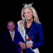 How it started... how it's going... not me but the blazer 🤣 swipe right!  Do any of my Miss America sisters still have or wear this @express outfit?!  #theresheis #therestheblazer