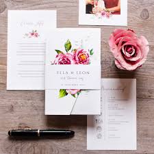 Florale Einladung Zur Hochzeit Als Pocket Fold Mit Banderole Mit Dunklen Rosen Und Modernen Elemente Einladungen Hochzeit Einladungen Hochzeitskarten Einladung