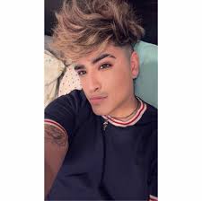 Margot Robbie's husband accidentally exposed himself to Barack Obama and  Ellen DeGeneres