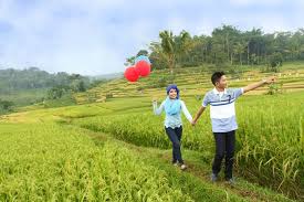 Putusuraji@gmail.com salam kenal, kami adala… Prewedding Hijab Modern Casual Holiday By Creative Fotografi Bridestory Com