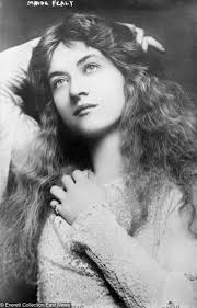 100-Year-Old Photos of the Most Beautiful Women of the Last Century