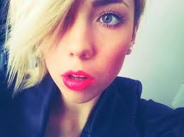 Amanda Kinley (@vougey)