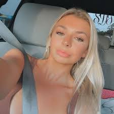 Sarah Ducote's Instagram, Twitter & Facebook