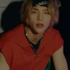 Hyunjin is currently rocking the long hair look for stray kids' comeback. Hyunjin Archive Is On Break On Twitter Blonde Long Hair Hyunjin Idk How We Got Here But Im Not Mad