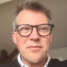 Dr. Thomas Pfister @ reflecta.network