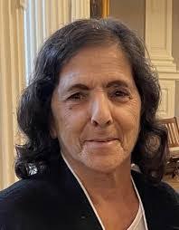 Elizabeth Fernandes's Instagram, Twitter & Facebook