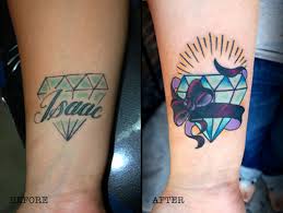  Gambar Tato Nama 16 Foto Before After Permak Tato Ini Bikin Kagum Artistik Banget Gambar Gambar Wrist Tattoo Cover Up Cover Up Tattoos Best Cover Up Tattoos