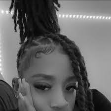 Lauryn Brown's Instagram, Twitter & Facebook