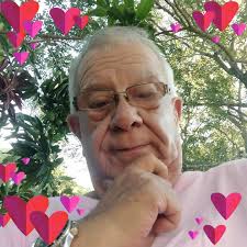 A NO CONFUNDIRSE... El de la izquierda labura en el campo, se caga de frío,  gana poco, ama los caballos, escucha a Larralde, no le alcanza la guita y  vive en una