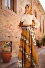 Pinar Sems Kavak Daha Once Bir Cok Defa Abiye Ve Elbise Modelleri Yayinlanan Modacinin Yogun Ilgi Alan Koleksiyonlarindan Yuksek Bel Sifon Etek هي Skirt