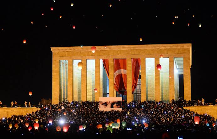 anıtkabir gece ile ilgili görsel sonucu"