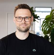 Om Adlead — Adlead