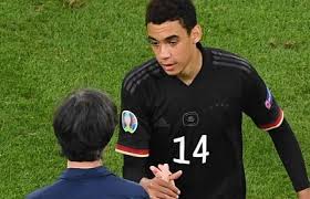 ศึกฟุตบอลชิงแชมป์แห่งชาติยุโรป ยูโร 2020 รอบ 16 ทีมสุดท้าย เกมนี้เป็นคู่. 8jyrbq3z0amnqm