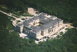The mysterious putin's palace that featured in a viral video by russian opposition leader alexei navalny appeared to be full of luxuries gifted to president vladimir putin by wealthy friends. Putin S Enormous Palace In Southern Russia Europe