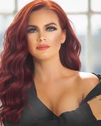 Alexandra Meredith's Instagram, Twitter & Facebook