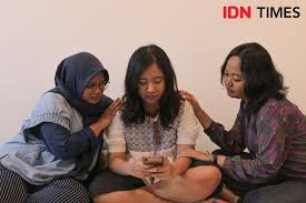 Kata kata senyum ku hanya untukmu. Ini 7 Cara Paling Elegan Menghadapi Teman Bermuka Dua