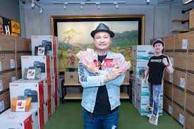 Hadiah amat mewah ini diberikan basuki kepada rizky dan kekasihnya, lesty kejora pada sabtu, 12 juni 2021, atau sehari sebelum menggelar acara lamaran secara resmi. Raja It Ini Buang Duit Ratusan Juta Agar Milenial Melek Teknologi Okezone Economy