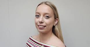 Vanessa Laing's Instagram, Twitter & Facebook