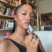 Sara Panton's Instagram, Twitter & Facebook