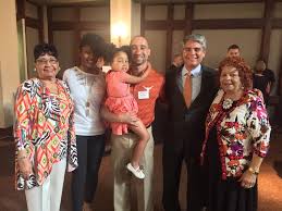 He is the current head men's basketball coach at the university of texas at austin. Greg Fenves On Twitter Welcome To Coach Shaka Smart And His Family Texasexes Black Alumni Network Core Values Win With Integrity Http T Co Llef4p9cyx