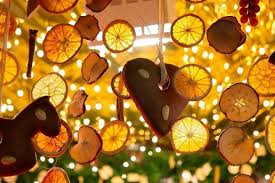 как украсить комнату на новый год 2019 своими руками Novogodnij Dekor Iz Sushenyh Citrusov Rozhdestvenskie Ukrasheniya Svoimi Rukami Ukrasit Kvartiru Novogodnie Ukrasheniya