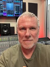 Digital Performer is the best daw because it's the only one I know