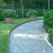 Contemporains et aspect rouille, les bordures en fer aspect vieilli simples à mettre en œuvre, recyclables, peu onéreux, ces produits offrent une belle alternative aux. Quels Sont Les Avantages D Avoir Des Bordures De Jardin En Corten