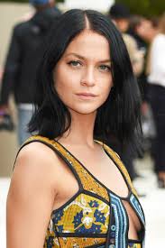 I capelli neri sono sensuali e possono rendere l'hair style unico e senza tempo. 1001 Idee Per Acconciature Per Capelli Medi Con Foto