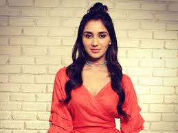 Soms zijn de televisie kanalen tijdelijk uit de lucht. Ek Dujhe Ke Vaaste Fame Nikita Dutta S Facebook Live Times Of India
