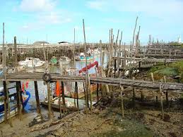 A La Decouverte De La Vendee Le Port Du Bec Ou Port De L Epoids Port Chinois De Vendee Jard Sur Mer Portes Vendee