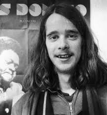 Udo gerhard lindenberg (* 17.mai 1946 in gronau/westf.) ist ein deutscher rockmusiker, schriftsteller und maler.nachdem er ende der 1960er jahre mit bands und musikern wie den city preachers und peter herbolzheimer eine karriere als schlagzeuger begonnen hatte, konzentrierte er sich mit beginn der 1970er jahre zunehmend auf gesang und das schreiben eigener titel. Udo Lindenberg Bilder