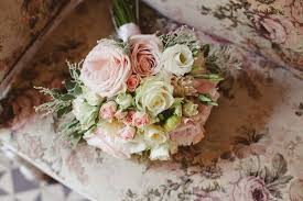 Idées de centres de table decoration table mariage table de fete deco fleur idee deco mariage arrangements floraux decoration florale fleurs mariage. Decoration De Mariage Decoration D Eglise Fleur Pour Centre De Table Sur Lyon Marie Petale Marie Petale Marie Pivoine